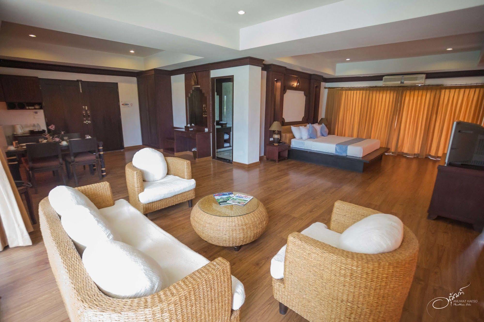 Gassan Legacy Golf Club Hotel Lamphun Buitenkant foto